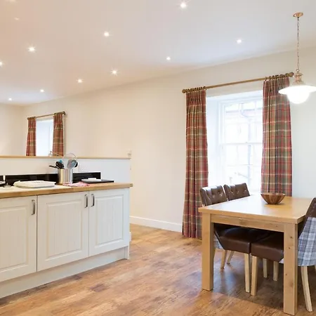 Netherby Hall By Underthedoormat Apartamento *